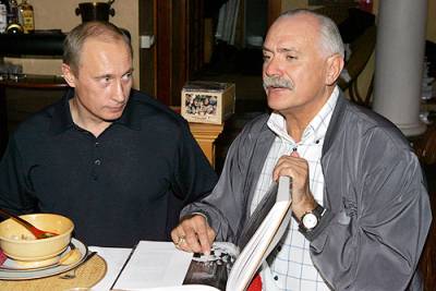 N. Michalkov s V. Putinem (22. 10. 2005) - Zdroj: Kremlin.ru
