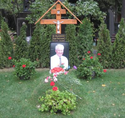 Hrob B. Jelcina na Novoděvičím hřbitově, 10/2007 - Zdroj: RuskoDnes.cz
