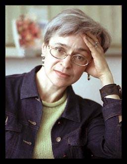 A. Politkovskaja - Zdroj: Novaja Gazeta (www.novayagazeta.ru), Права человека в России (www.hro.org) A. Politkovskaja - Zdroj: Novaja Gazeta (www.novayagazeta.ru), Права человека в России (www.hro.org)